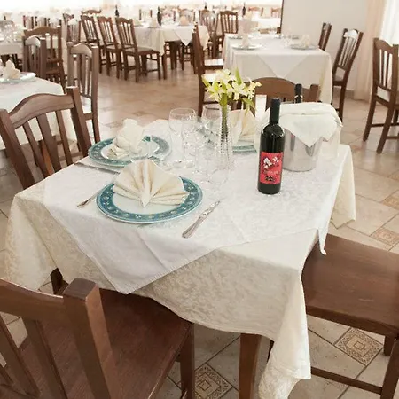 Loasi Del Fauno Hotel